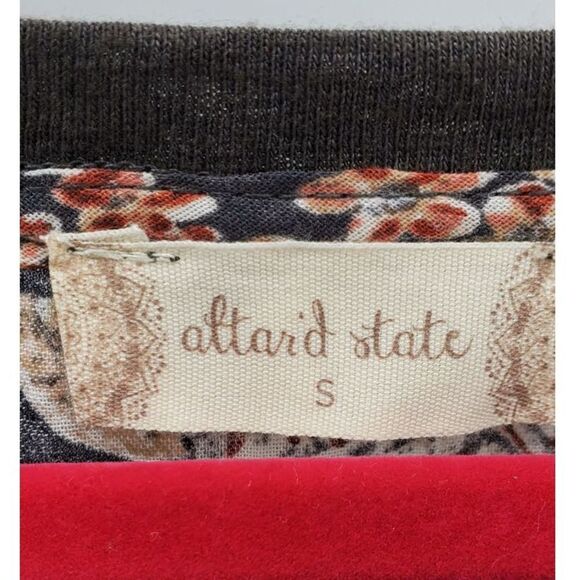 ALTAR'D STATE womens S hi lo charcoal and floral blouse top - Picture 3 of 5